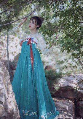 三个哥哥撞飞后我走上人生巅峰_国产剧HD在线观看